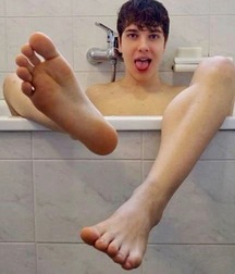 Love em barefoot 5f8b6d90dbfe8.jpg