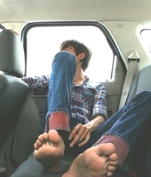 Love em barefoot 5f8b6da9a0304.jpg