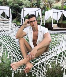 Love em barefoot 5f8b6dd1e99aa.jpg