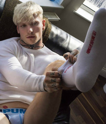 Sneaks and socks 5f8dae57af26d.jpg