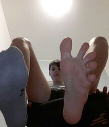 Sneaks and socks 5f8dae87335c2.jpg