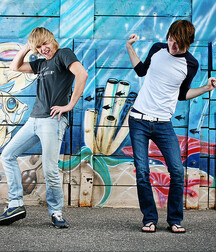 Hotties wearing flipflops 5f8f181a4217a.jpg