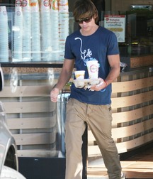 Hotties wearing flipflops 5f8f18267bd8a.jpg