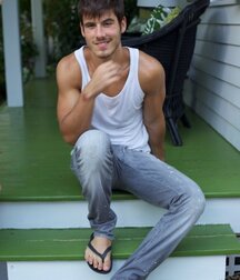 Hotties wearing flipflops 5f8f182b59087.jpg