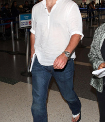 Hotties wearing flipflops 5f8f182f0b512.jpg