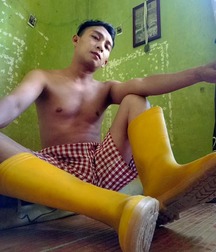 Farmboys in rubber boots 5f8f63f5b08e8.jpg