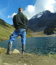 Farmboys in rubber boots 5f8f63fb8be89.jpg