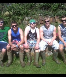 Farmboys in rubber boots 5f8f64014e36a.jpg