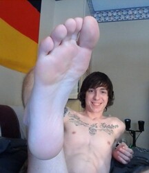 Addicted to friends feet 5f90b14160b0b.jpg