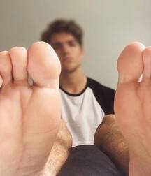 Addicted to friends feet 5f90b17d378ed.jpg