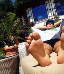 Sucking on guys feet and toes 5f90b1e66be16.jpg