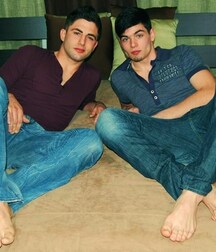 Cool boys on vacation 5f91cd98df653.jpg