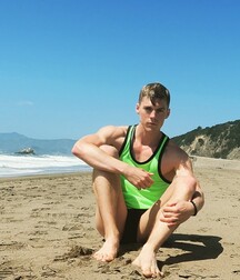 Cool boys on vacation 5f91cdaac8f43.jpg