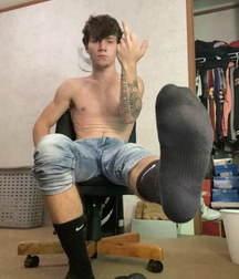 Boys amazing smelly feet 5f945a80d4d39.jpg