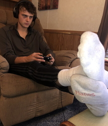 Boys amazing smelly feet 5f945a821743b.jpg