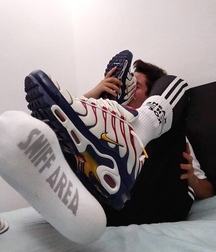 Boys amazing smelly feet 5f945ad8b4dff.jpg