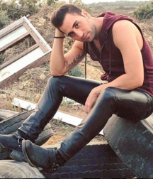 Booted hunks 2 5f949e67bf44d.png
