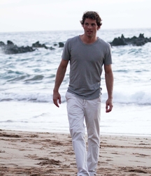 Barefoot and flip flops 5f94b9e2773a0.jpg