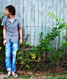 Barefoot and flip flops 5f94ba0c4858e.jpg