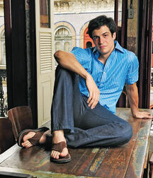 Barefoot and flip flops 5f94ba0e1e0d2.jpg