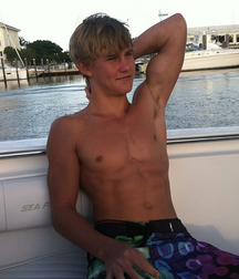 Blondes are pure beauty 5f959390c3e65.png