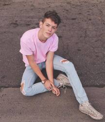 Hotties wear jeans 5f95be7436e06.jpg