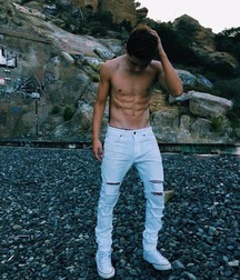Hotties wear jeans 5f95beaed53cc.jpg
