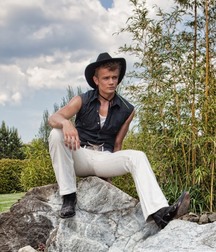 Leather and perfect bodies 5f973d6e7749e.jpg