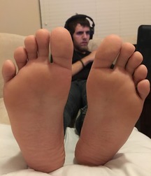 Worship the twinks feet 5f9884ede83ff.jpg