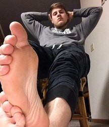 Worship the twinks feet 5f98850f4343b.jpg