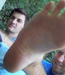 Worship a friends feet 5f99b7db45c17.jpg
