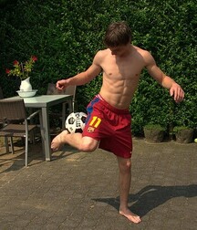 Boys pretty bare feet 5f9aceeaf18e0.jpg