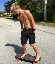 Boys pretty bare feet 5f9aceef42ced.jpg