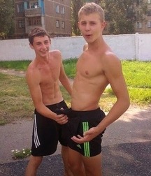 Guys in shorts 5f9acfb2d392c.jpg