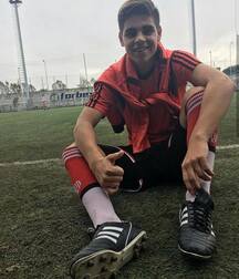 Guys in shorts 5f9acfb977d98.jpg