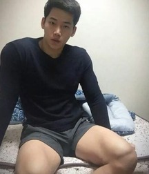 Guys in shorts 5f9acfc7a2e27.jpg