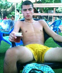 Guys in shorts 5f9acfd9b468f.jpg