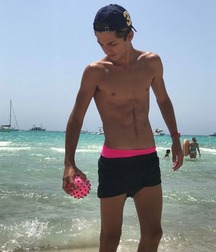 Guys in shorts 5f9acfe7e72ac.jpg
