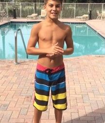 Shirtless boys stunning bodies 5f9b2b49dc325.jpg