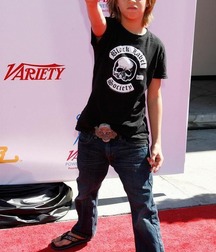 Twinks barefoot 5f9ebc45b0eb8.jpg