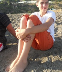 Twinks barefoot 5f9ebc495bc6c.jpg