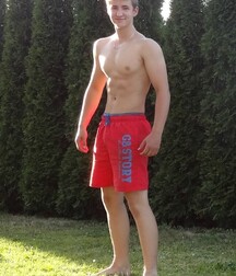 Twinks barefoot 5f9ebc54c21e5.jpg