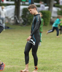 Surfers and divers 5f9f311bd7fc2.jpg