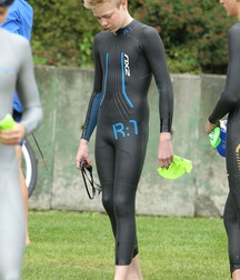 Surfers and divers 5f9f311fc1196.jpg
