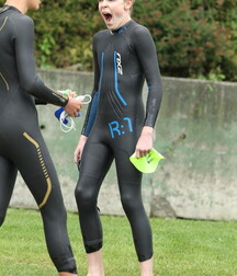 Surfers and divers 5f9f3121a626b.jpg