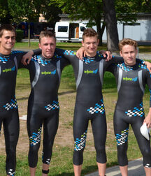 Surfers and divers 5f9f3135dd4f7.jpg
