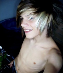 EMOs 5fa31f8ae9660.jpg