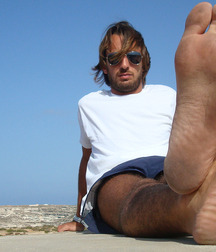 Who will clean these dirty feet 5fa34457013c6.jpg