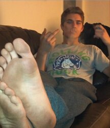Who will clean these dirty feet 5fa34466a8112.jpg