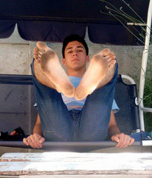 Who will clean these dirty feet 5fa34478c819f.jpg